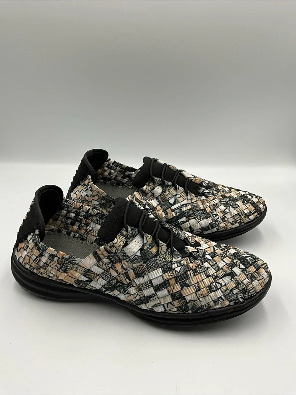bernie mev. Sneakers Size 4 Black, White, Beige Woven Slip On Sneakers
